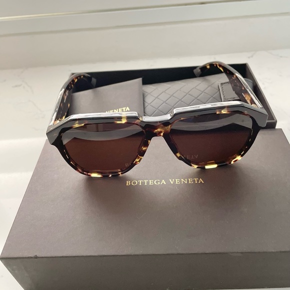 Bottega Veneta Sunglasses - Picture 4 of 4